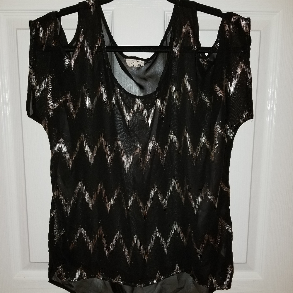 🖤💎Sheer💎🖤blouse w/ exposed shoulders